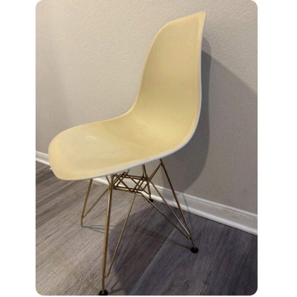Seat of Eames molded plastic  wire base chairs